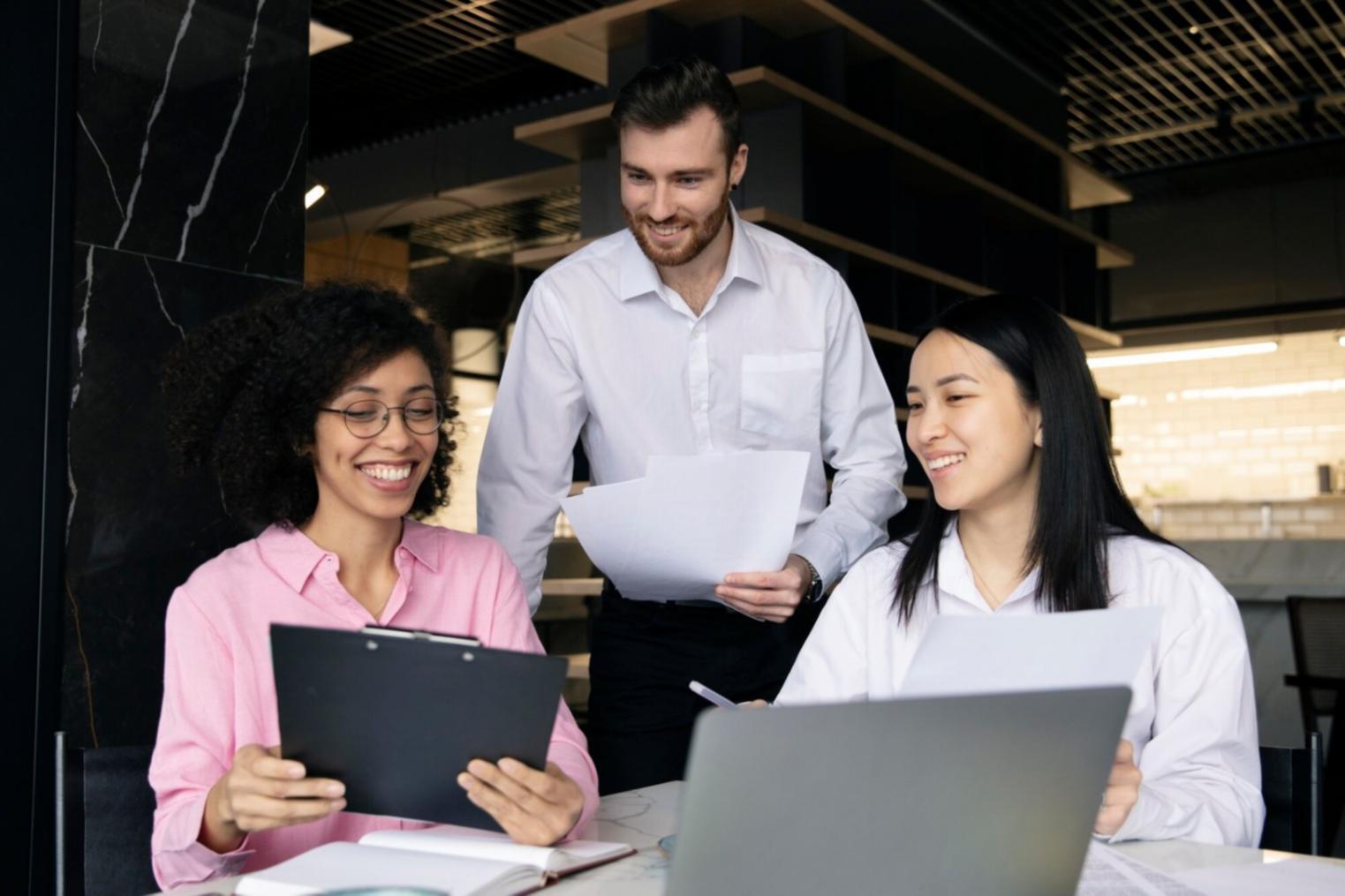 Environnement d'apprentissage moderne avec documents financiers