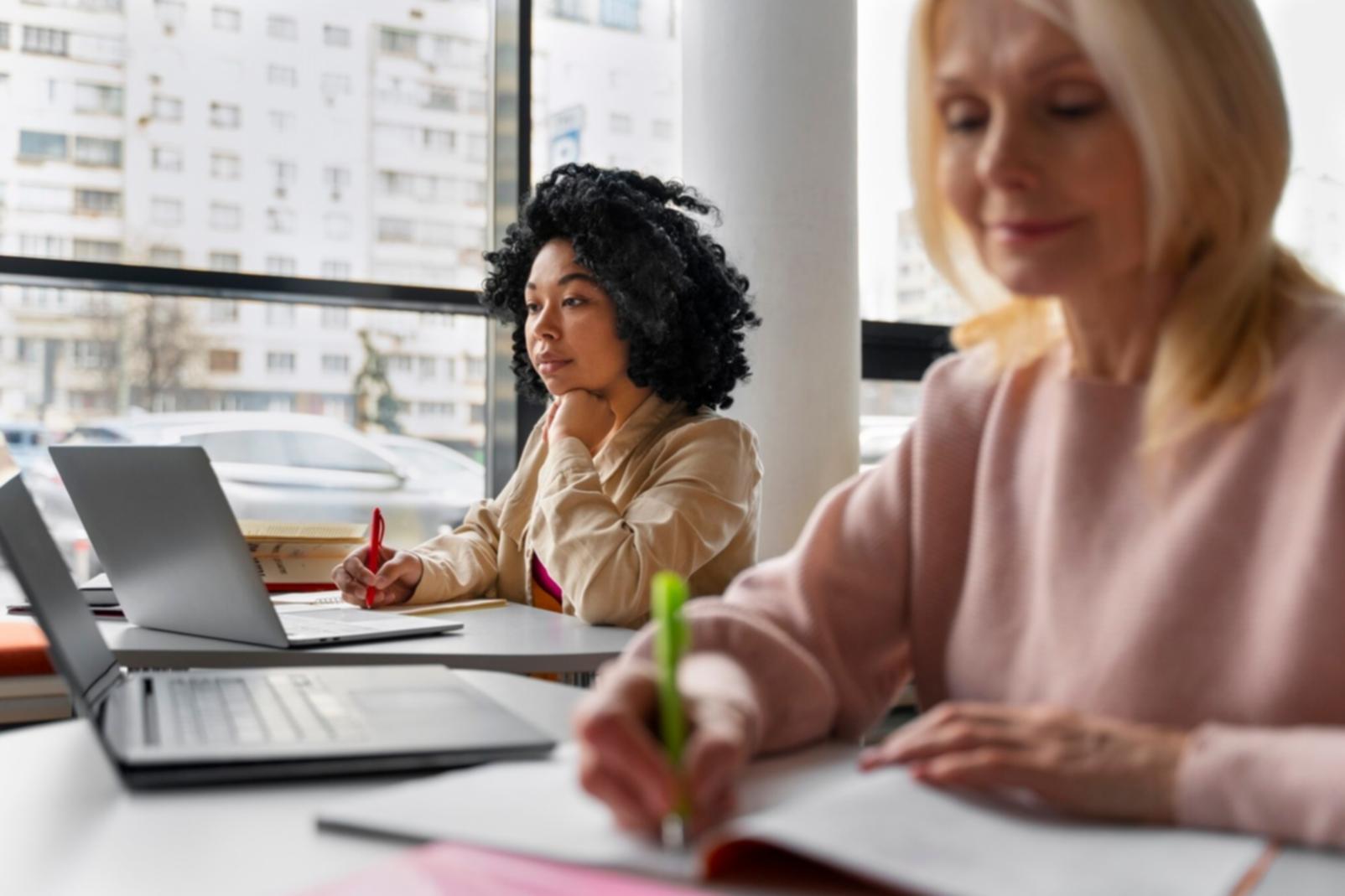 Formation en finance personnelle avec supports pédagogiques modernes